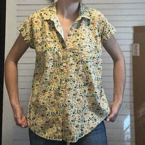 Small Wonderly yellow spotted colorful short-sleeve button down shirt